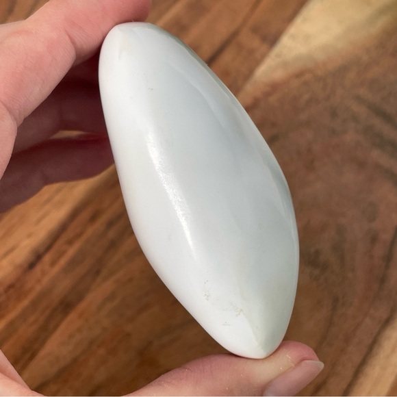 Orca Agate Palm Stone - Picture 15 of 17